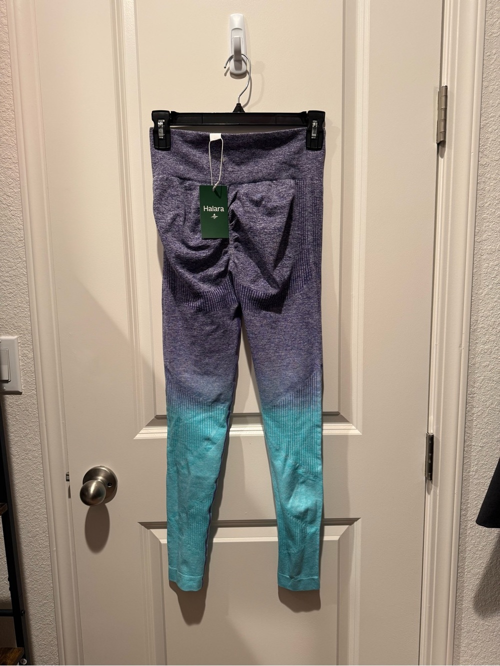 Halara High Waisted Gradient Leggings - Picture 5 of 6